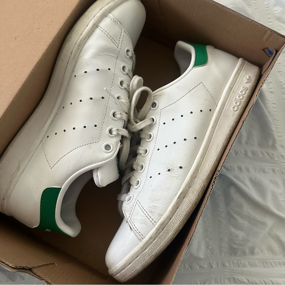 Adidas Stan Smiths size 6Y